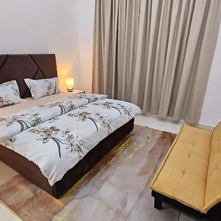 Elegant Villa Rooms In Dubai Near Airport Екстер'єр фото