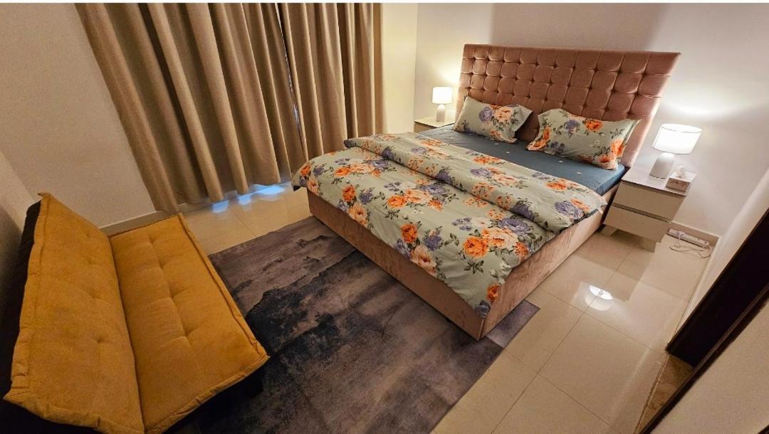 Elegant Villa Rooms In Dubai Near Airport Екстер'єр фото